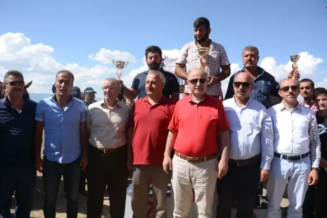 Rahvan At Yarışları Nefes Kesti Rahvan At Yarışları Nefes Kesti