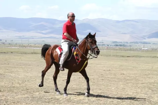 Rahvan At Yarışları Nefes Kesti Rahvan At Yarışları Nefes Kesti