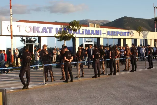 Şehit Akdağ'ın Naaşı Memleketi Tokat'a Getirildi Şehit Akdağ'ın Naaşı Memleketi Tokat'a Getirildi