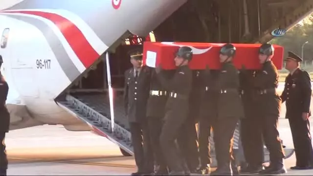 Şehit Akdağ'ın Naaşı Tokat'a Getirildi Şehit Akdağ'ın Naaşı Tokat'a Getirildi