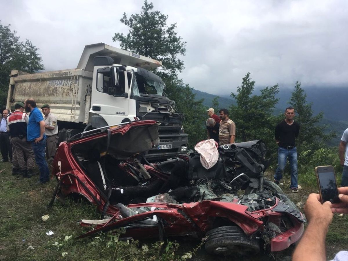 Cankurtaran Geçidi'nde Feci Kaza: 3 Ölü, 3 Yaralı