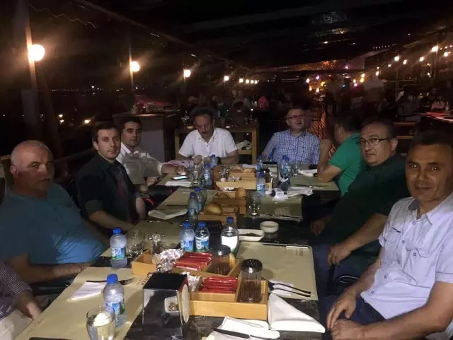 Diyarbakır'a Atanan Sarı'ya Veda Yemeği Diyarbakır'a Atanan Sarı'ya Veda Yemeği