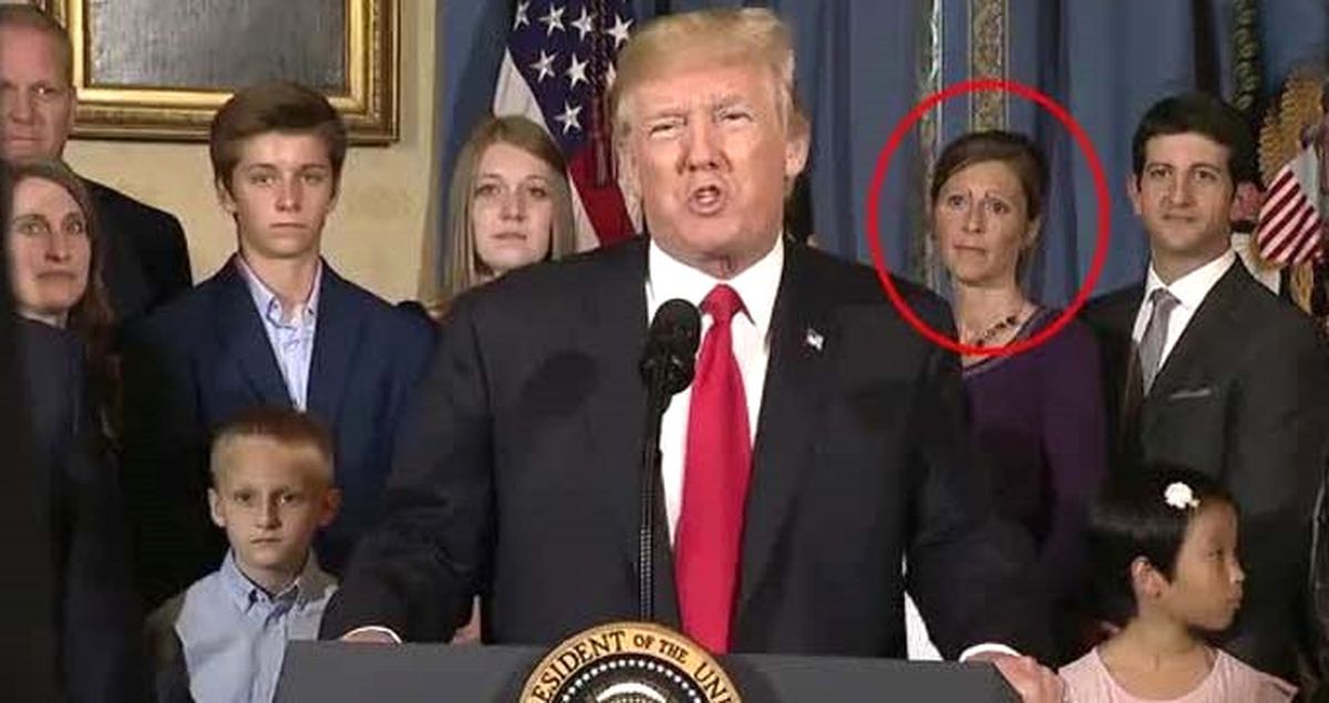 Trump'ın Konuşmasını Gölgede Bırakan Kadın! Ona Bakmaktan Kimse Başkanı Dinleyemedi