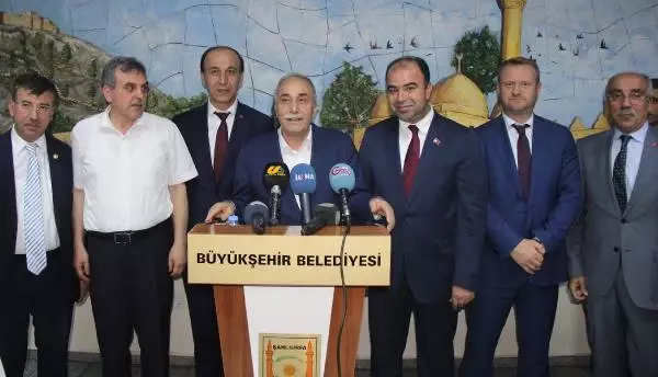 Şanlıurfa'da, Yeni Bakan Fakıbaba'ya Coşkulu Karşılama (2) Şanlıurfa'da, Yeni Bakan Fakıbaba'ya Coşkulu Karşılama (2)
