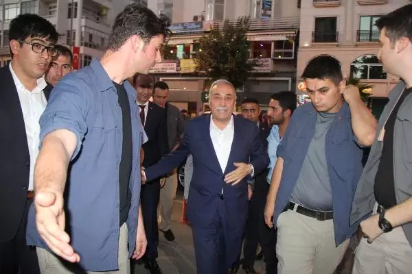 Şanlıurfa'da, Yeni Bakan Fakıbaba'ya Coşkulu Karşılama (2) Şanlıurfa'da, Yeni Bakan Fakıbaba'ya Coşkulu Karşılama (2)