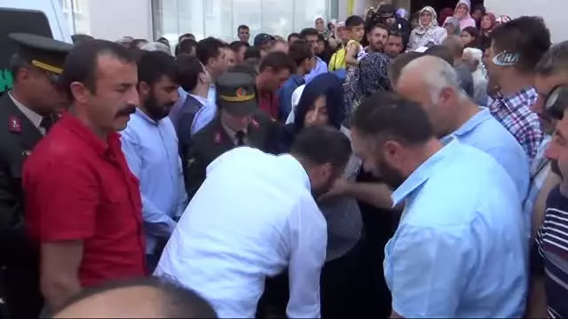 Şehid Astsubay Üstçavuş Akdağ, Son Yolculuğuna Uğurlanıyor Şehid Astsubay Üstçavuş Akdağ, Son Yolculuğuna Uğurlanıyor