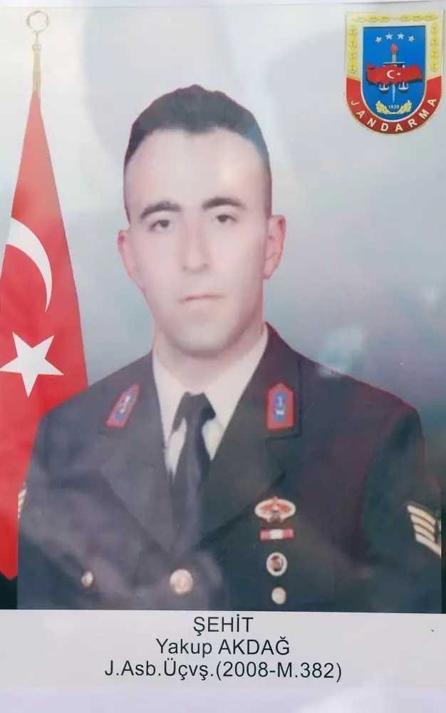 Yılın Annesi Şehit Oğlunu Son Yolculuğuna Uğurladı Yılın Annesi Şehit Oğlunu Son Yolculuğuna Uğurladı