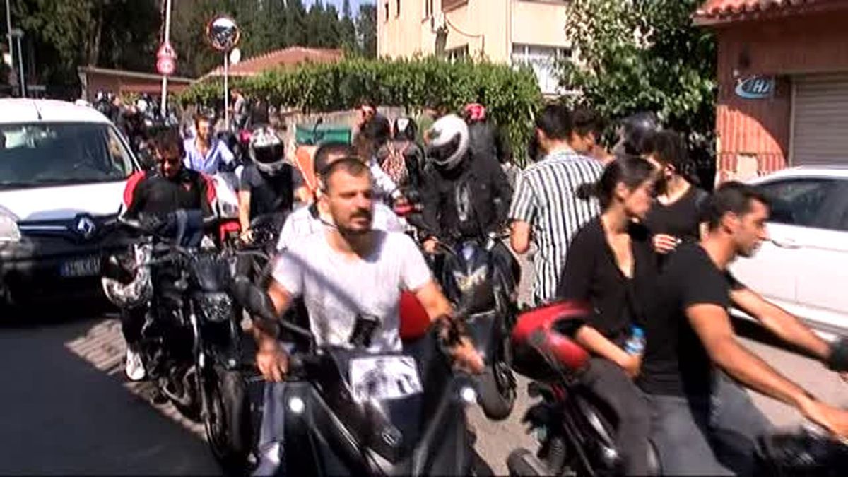 Altın Elbiseli Adam' Son Yolculuğuna Uğurlandı