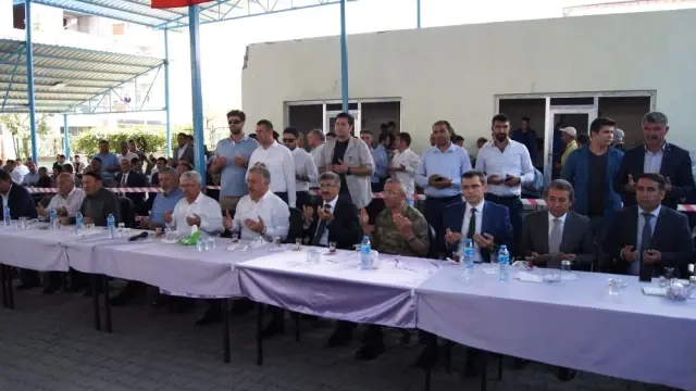 Bakan Arslan, Kardeşi İçin Mevlit Okuttu Bakan Arslan, Kardeşi İçin Mevlit Okuttu