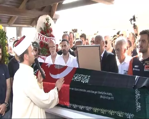 Barkın Bayoğlu Son Yolculuğuna Uğurlandı Barkın Bayoğlu Son Yolculuğuna Uğurlandı