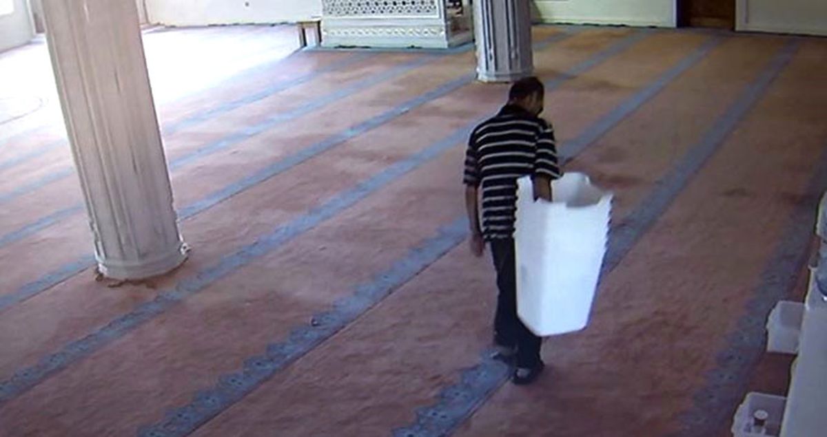 Aynı Camiyi 5 Gün Arayla 2 Kez Soyan Hırsıza Müezzinden İş Vaadi