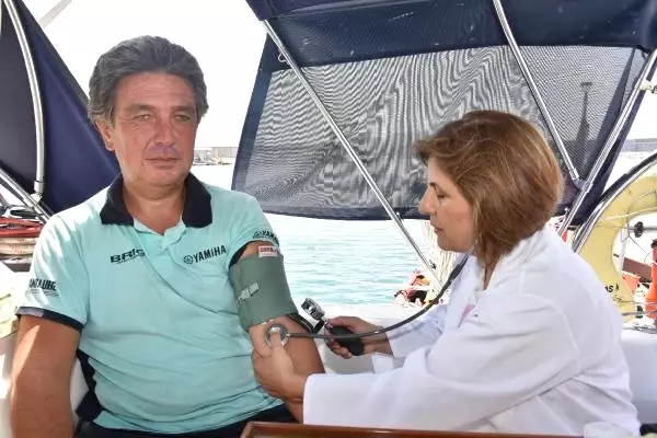 Botla Deniz Yolculuğuna Çıkan Maceracıya Denizde Doktor Kontrolü