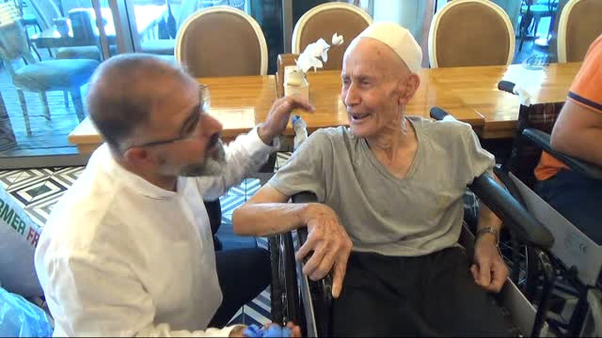 Mavi Kapaklarla Binlerce Engellinin Hayalini Gerçekleştirdi