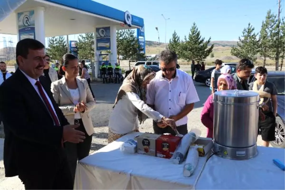 Trafik Kazalarına Karşı Sürücülere '5 Dakika Çay Molası' Uygulaması