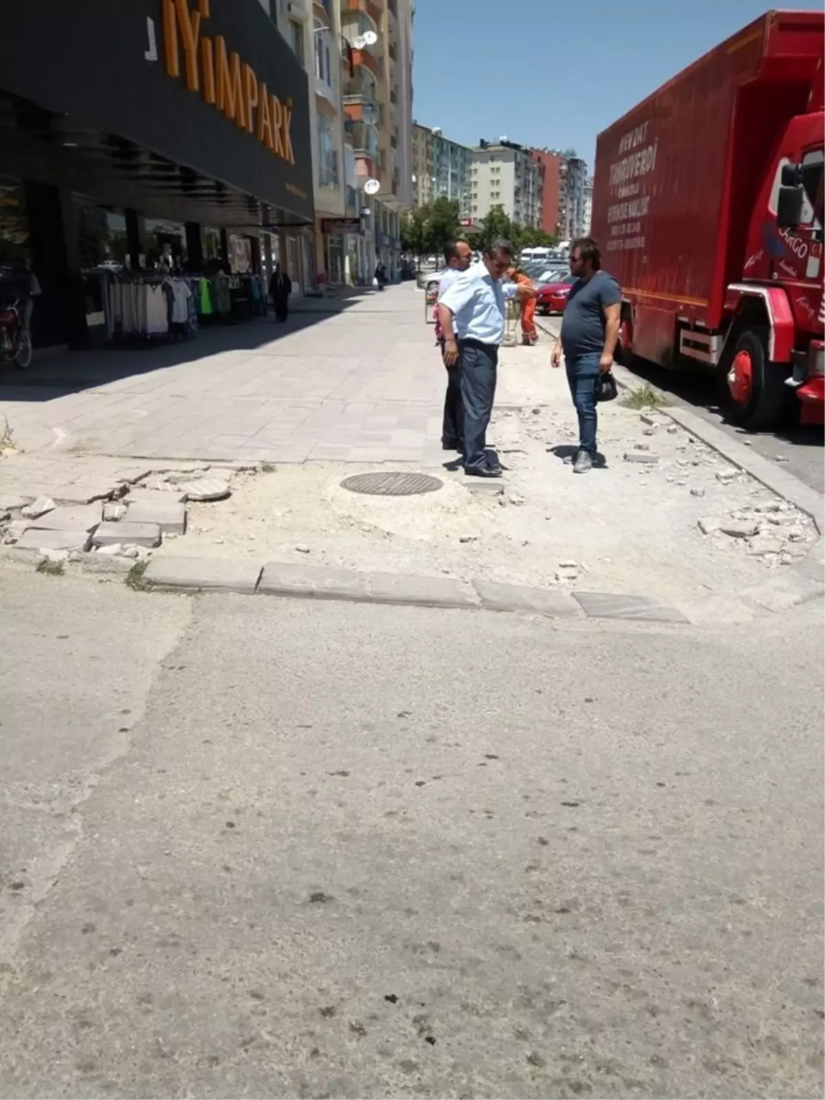 Dikmen Caddesi'nde Son Tabaka Asfalt Serimi Başladı