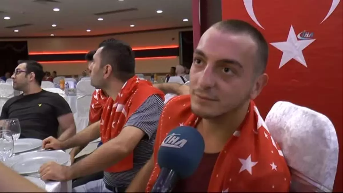 Gaziosmanpaşa Belediyesi'nden Askere Gidecek Gençlere 'Kınalı' Uğurlama