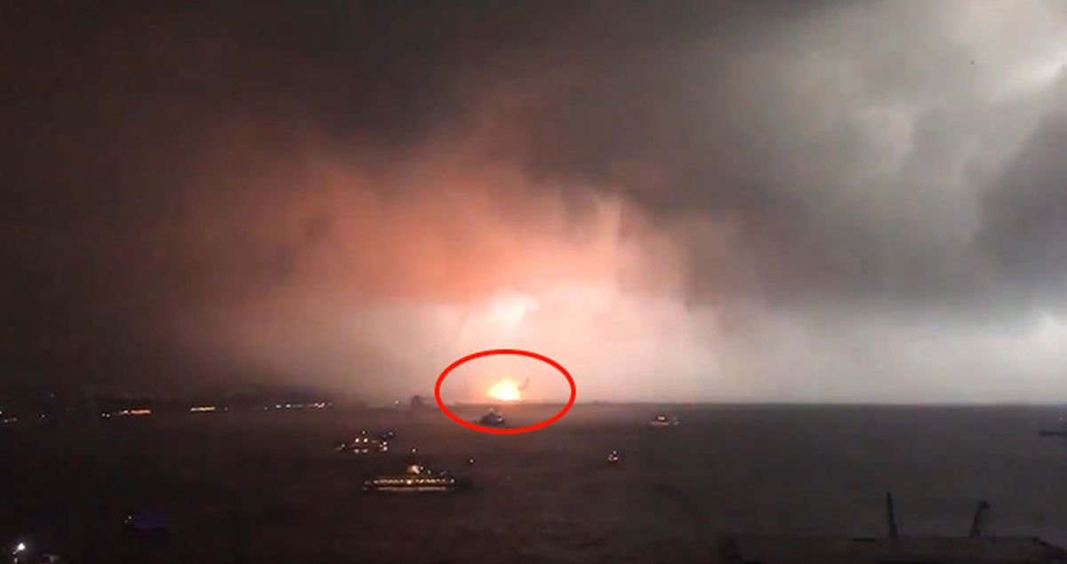 Haydarpaşa'da Vinç Devrildi, Limanda Büyük Bir Patlama Meydana Geldi