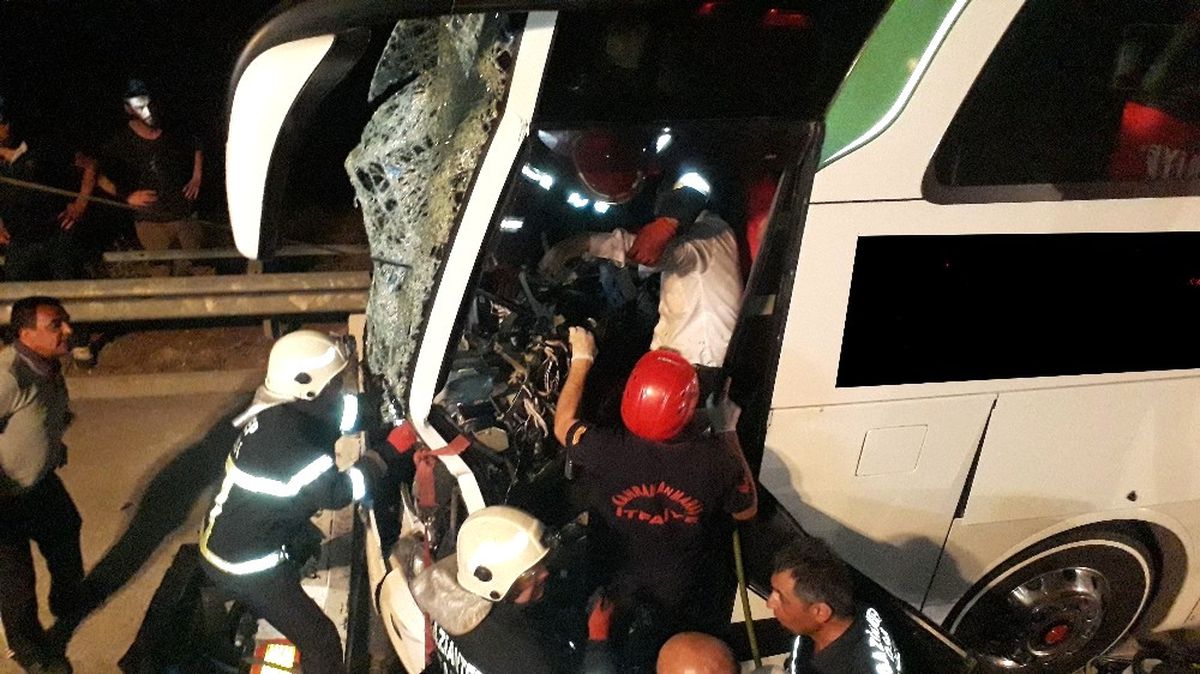 Kahramanmaraş'ta Otobüs Tıra Çarptı: 1 Ölü, 26 Yaralı