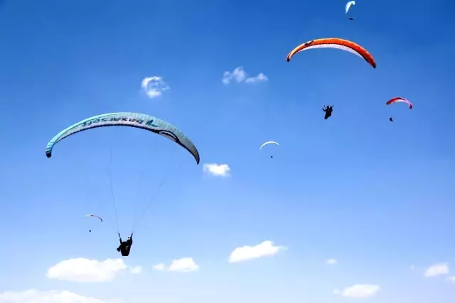 Yamaç Paraşütü Ali Dağı Kupası'nda 1. Gün Sonuçları Yamaç Paraşütü Ali Dağı Kupası'nda 1. Gün Sonuçları