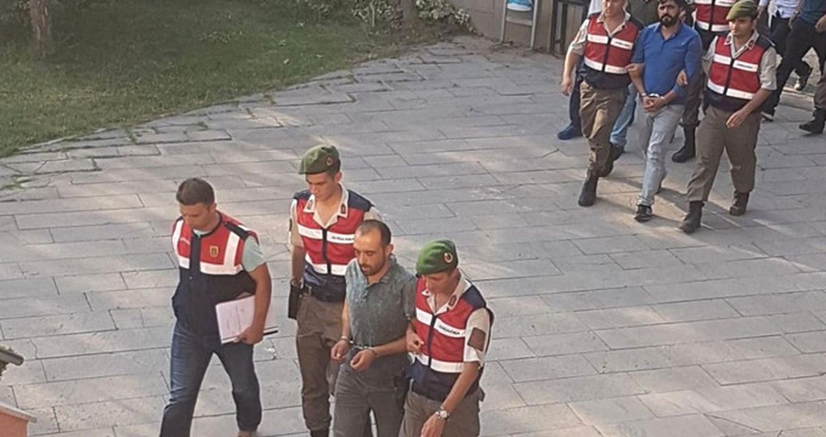 Aracın Önünü Kesip 85 Bin Lira Gasp Eden 5 Kişi Gece Kulübünde Yakalandı