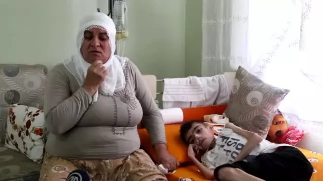 Çocukluğunu Yaşayamadan Günden Güne Eriyor Çocukluğunu Yaşayamadan Günden Güne Eriyor
