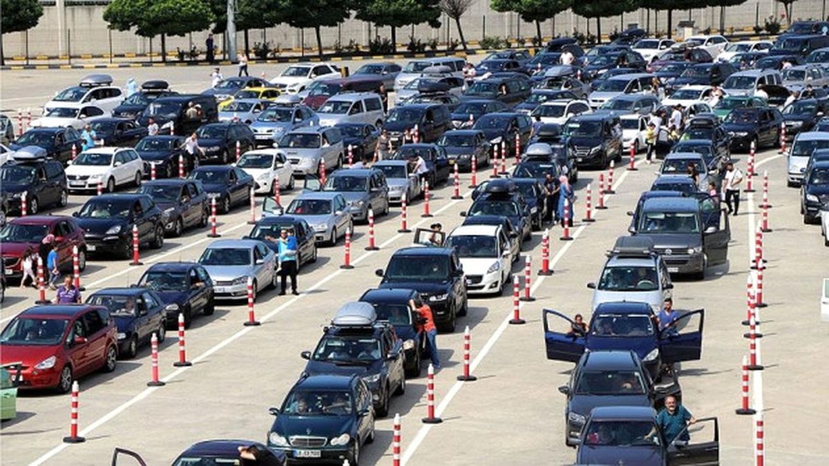 Türkiye'ye Gurbetçi Akını! Yurt Dışında Yaşayan Vatandaşlar Kapıkule'de Yoğunluk Oluşturdu