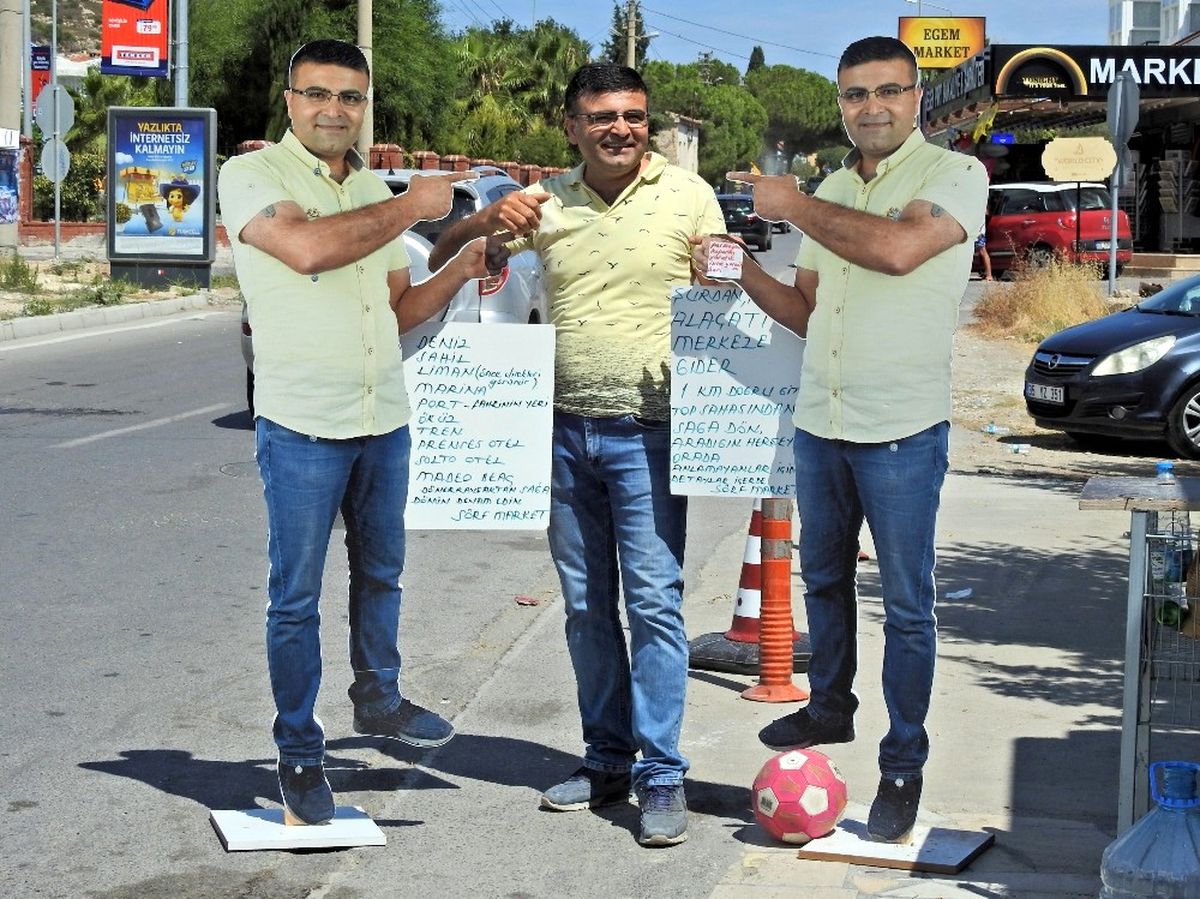 Adres Tarif Etmekten Bıktı, Dükkanının Önüne Adres Tarif Eden Maketlerini Koydu
