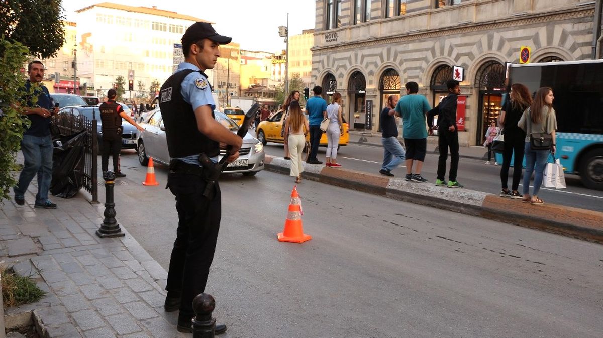 İstanbul'un 39 İlçesinde 'Huzur' Operasyonu: Şehir Adeta Ablukaya Alındı