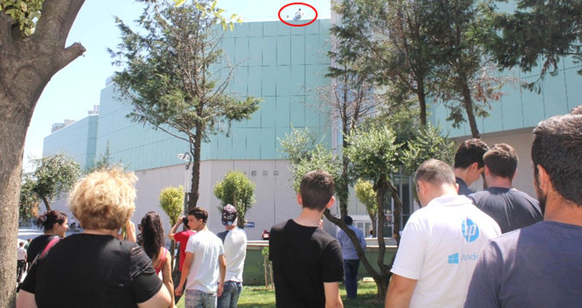 İstanbul'un İntihar Girişimcisi Şovmeni, Bu Sefer Şişli'de AVM'nin Çatısına Çıktı