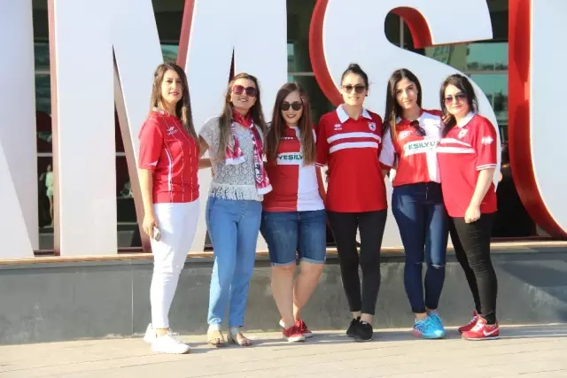 Samsunspor'un 34 Bin Kişilik Yeni Stadı Açıldı Samsunspor'un 34 Bin Kişilik Yeni Stadı Açıldı