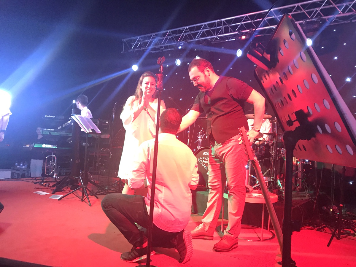 Yaşar'ın Sahnesinde Evlenme Teklifi!