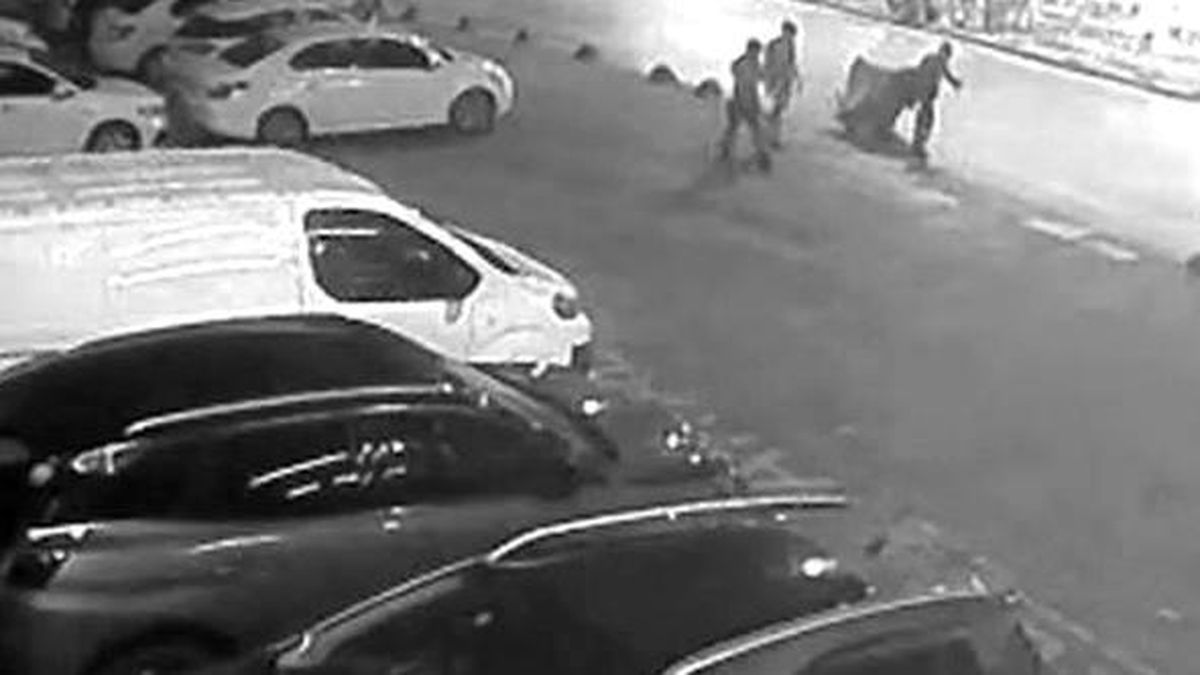 Döverek Öldürdükleri Arkadaşlarının Cesedini, El Arabasına Koyup Sokağa Bıraktılar