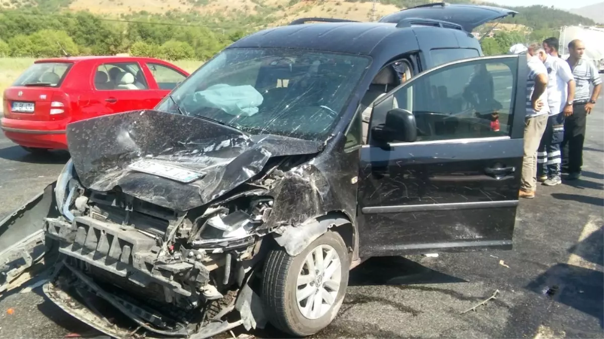 Elazığ'da Trafik Kazası: 12 Yaralı