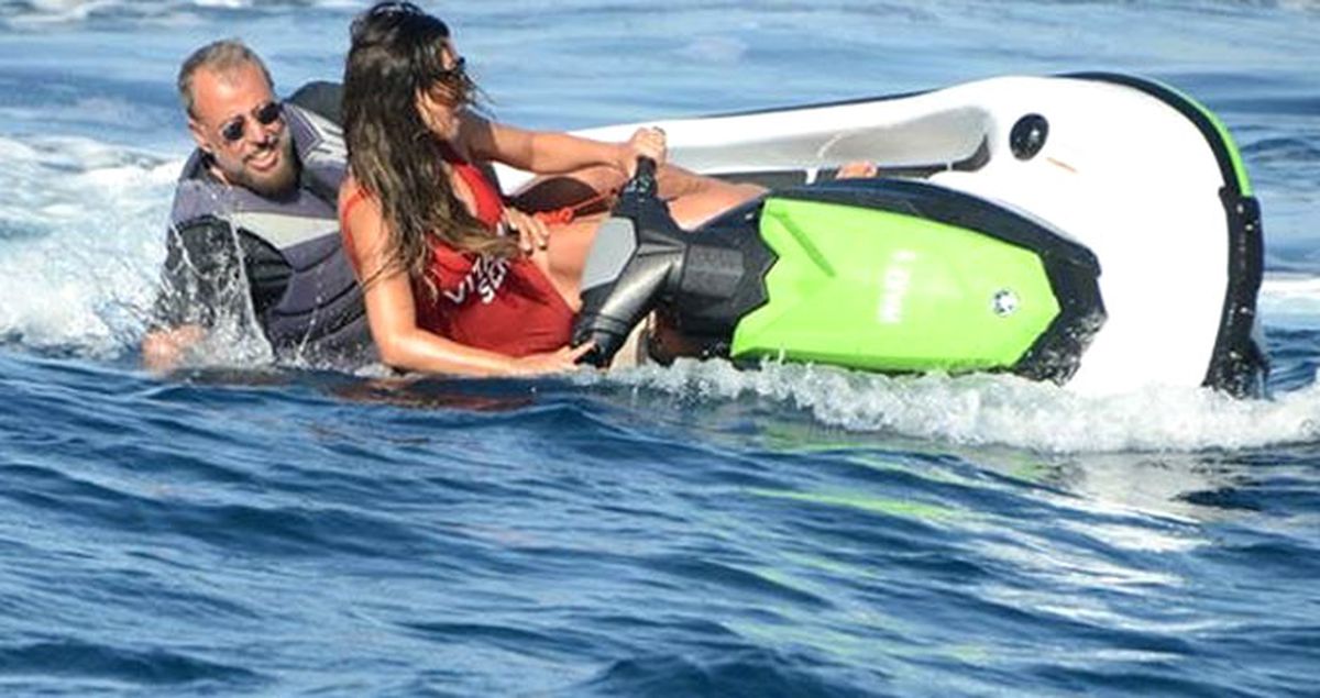 Hamdi Alkan ile Eşi Selen Görgüzel Jet Ski'den Düşünce, Ortaya Komik Görüntüler Çıktı