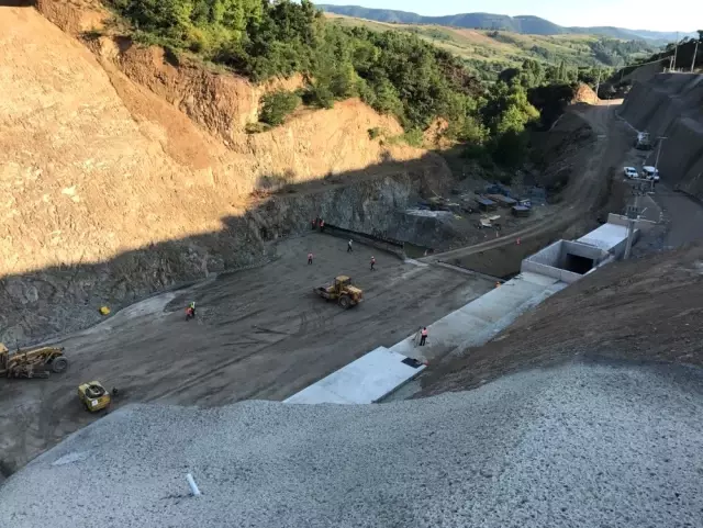 Karamürsel İhsaniye Barajı'nın Yüzde 30'u Tamamlandı