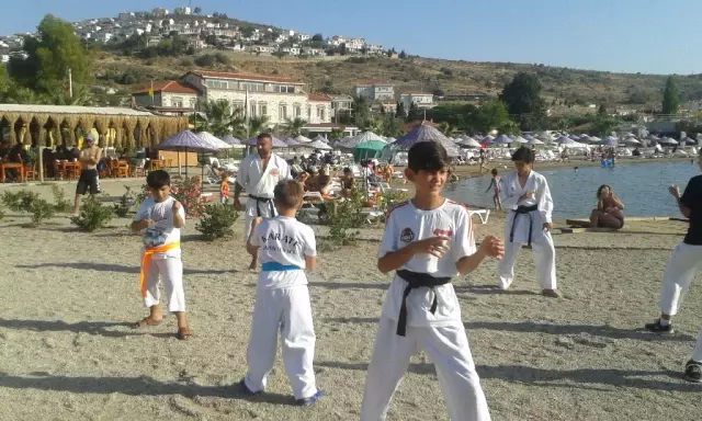 Karate Antrenmanı Denizde Sona Erdi