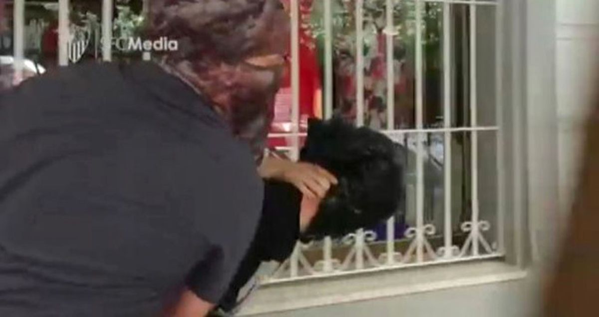 Sevilla, Transferini Duyurduğu Navas'ı Kaçırarak Kafasına Poşet Geçirdi