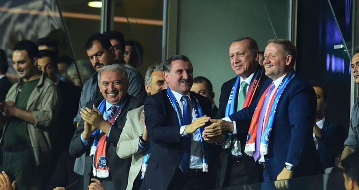 Başakşehirli Taraftarlar, Maça Gelen Erdoğan İçin 'Başkomutan' Pankartı Açtı