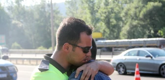 Dedesi İçin Ağlayan Askere Polisten Teselli