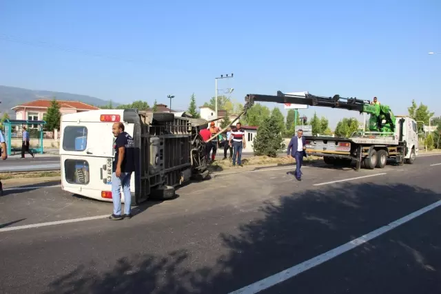 İşçi Minibüsü Devrildi: 8 Yaralı İşçi Minibüsü Devrildi: 8 Yaralı