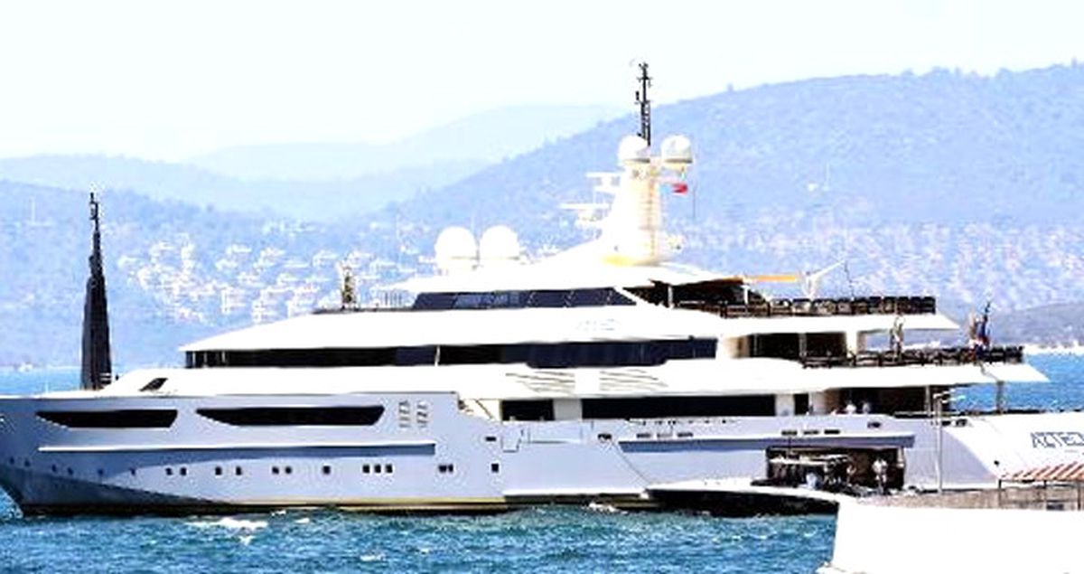Meksika'nın En Zengin İş Adamı, 80 Milyon Dolarlık Yatıyla Bodrum'da Tatil Yapıyor