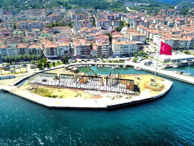 Su Üzerindeki En Büyük Türk Bayrağı