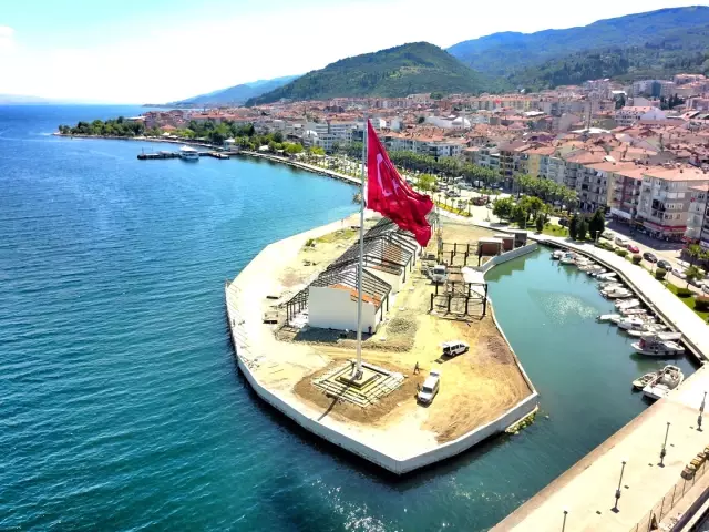Türkiye'nin Dev Bayrağı Kocaeli'de Yükseldi