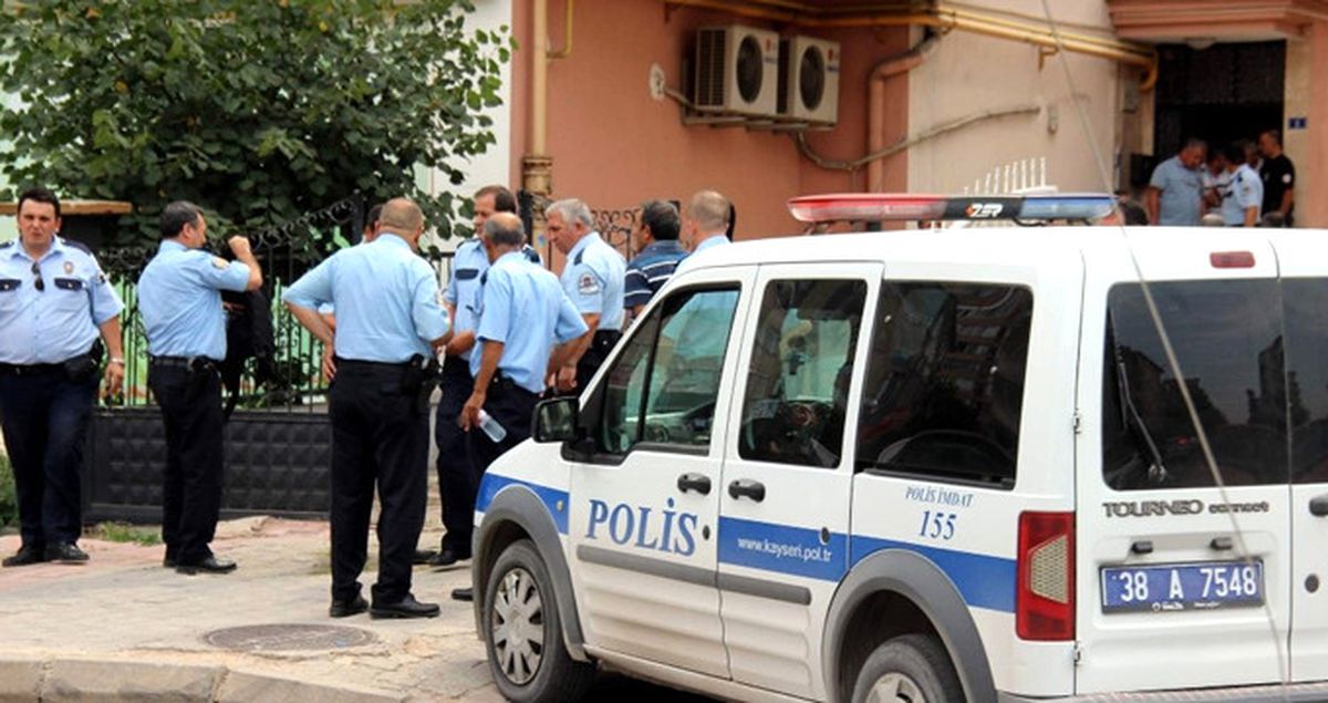 Kayınpederinin Evini Basıp Boşanmak İsteyen Eşini Rehin Aldı