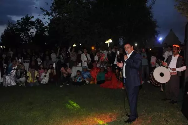 2 Gün Önce Yangın Çıkan Ciğer Restorana Mahmut Tuncerli Açılış 2 Gün Önce Yangın Çıkan Ciğer Restorana Mahmut Tuncerli Açılış