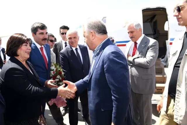 Bakan Arslan: 'Imf Kapılarında Dilenildiği Günlerden Sadece Muş'taki Bir Projeye 1,9 Milyar Para... Bakan Arslan: 'Imf Kapılarında Dilenildiği Günlerden Sadece Muş'taki Bir Projeye 1,9 Milyar Para...