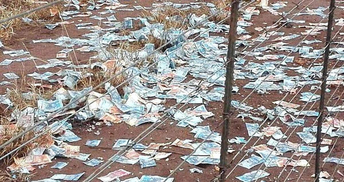 Güney Afrika'da Çete Üyeleri Zırhlı Araçları Patlattı, Gökten Milyon Dolarlar Yağdı