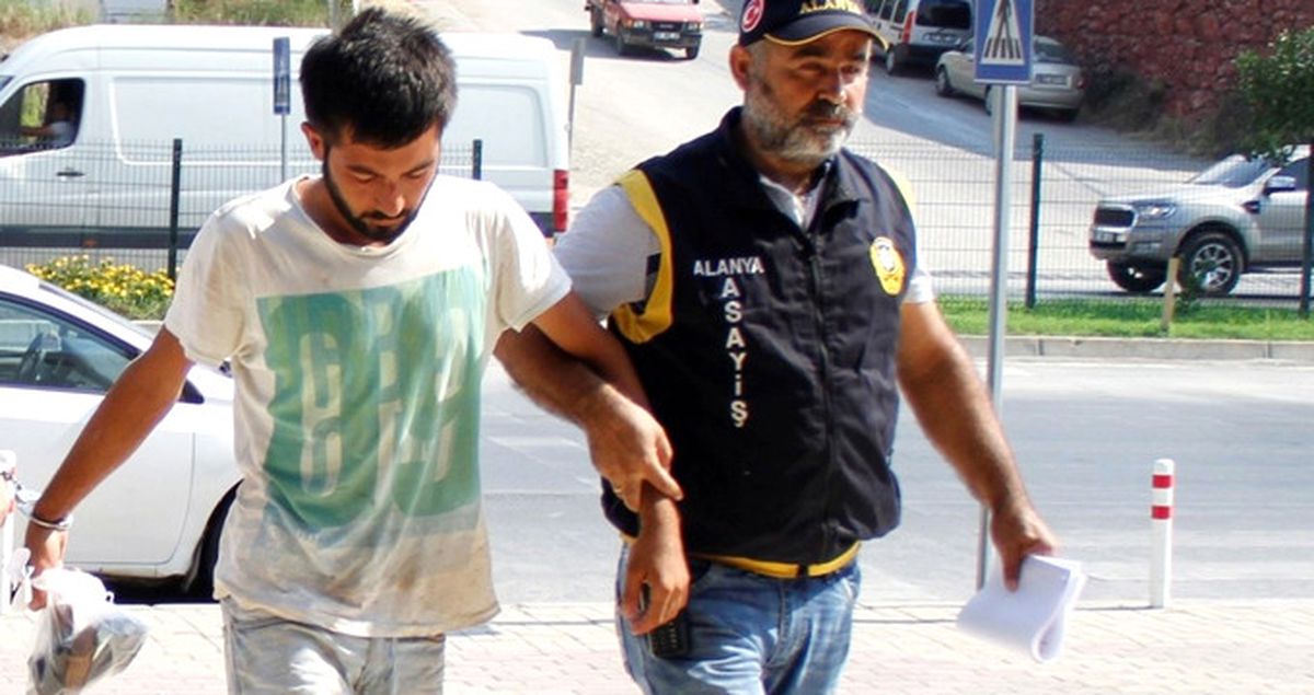 Bindiği Araçta Dayak Yiyeceğini Anladı, Bayılma Numarasıyla Ellerinden Kurtuldu