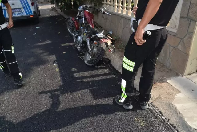 Hafriyat Kamyonu ile Motosiklet Çarpıştı: 1 Yaralı