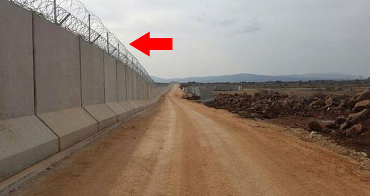 İnsan Kaçakçılarından Şaşırtan Yöntem! Dev Betonları Merdivenle Aşıp Türkiye'ye Giriyorlar